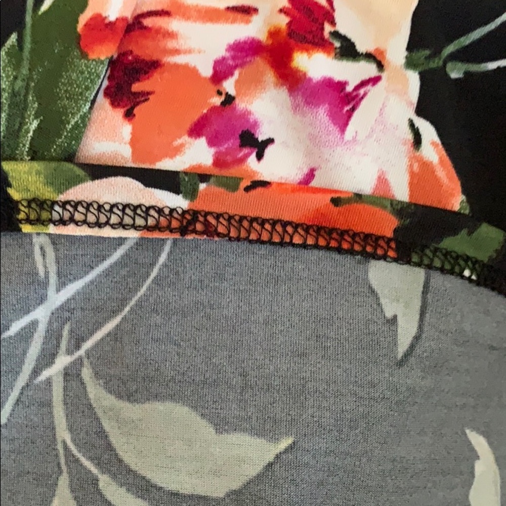 ❌DONATED❌Black Floral Elastic Mock Neck Sleeveless Tunic Top - Picture 7 of 9